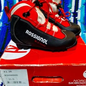 Kids skiing boots size 31 ( 1 US)